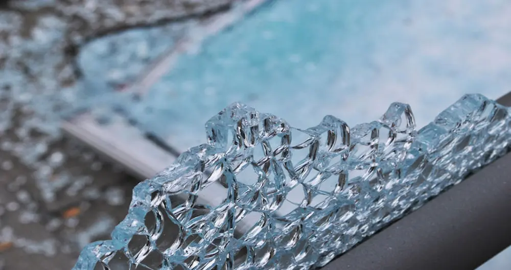 علل شکستن شیشه سکوریت