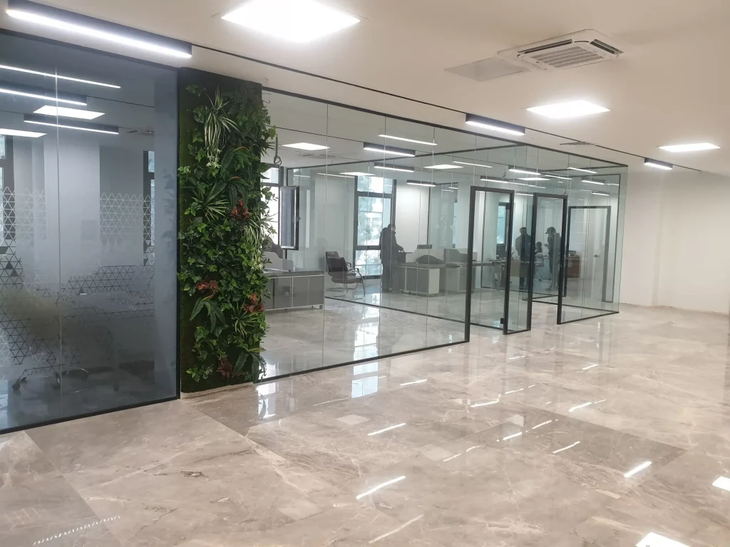 عوامل مهم در اجرای و انتخاب پارتیشن شیشه ‌ای